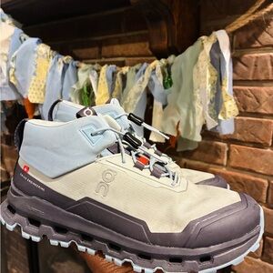 On Running Kids Cream and Gray Athletic Shoes